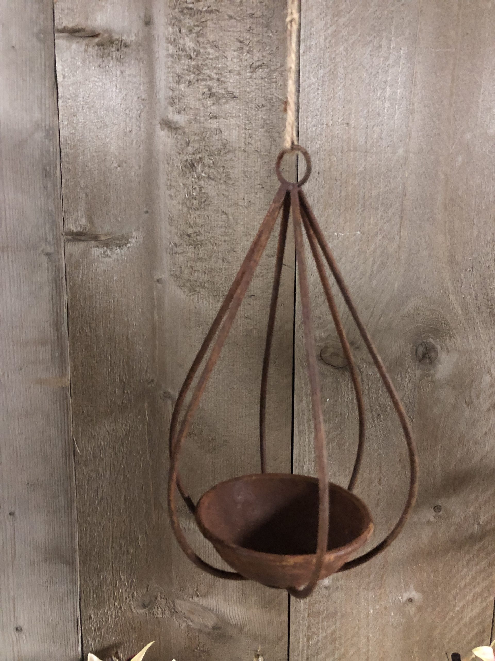 IRON Tlight BOWL ALMOND HANGING